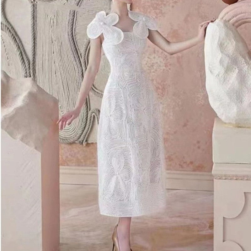 Robe brodée de fleurs blanches pour femmes