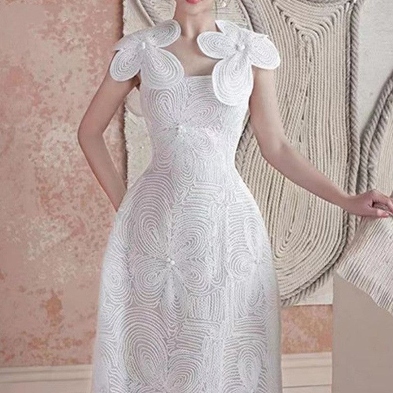 Robe brodée de fleurs blanches pour femmes