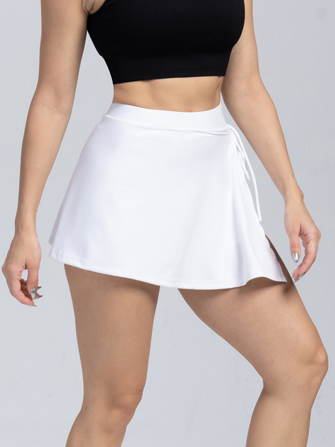 Short actif taille haute noué