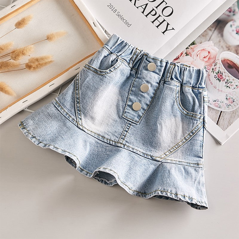 Les jupes en jean pour filles sont élégantes et à la mode