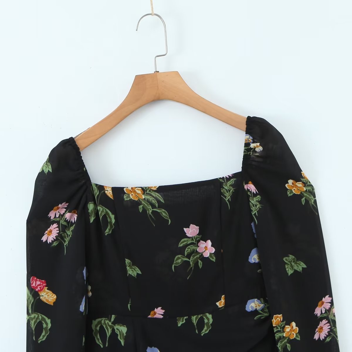 Vestido de mujer de otoño con cuello cuadrado y manga corta con estampado floral