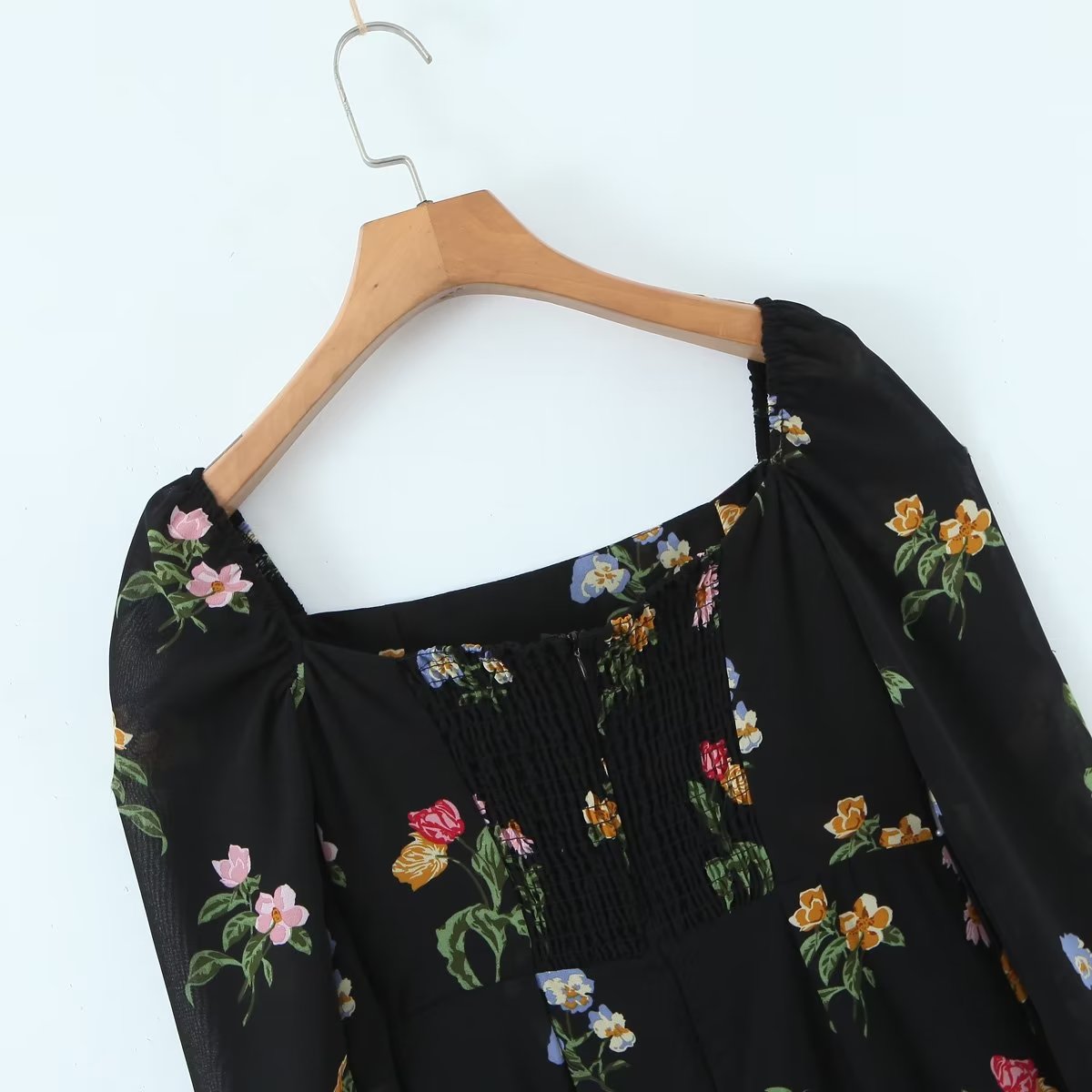 Vestido de mujer de otoño con cuello cuadrado y manga corta con estampado floral