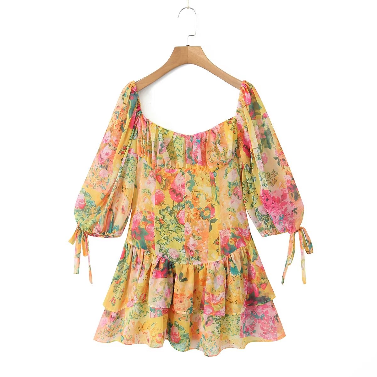 Robe à lacets à épaules dénudées Robe de vacances en bord de mer à fleurs assorties à la couleur des oreilles en bois de la minorité française