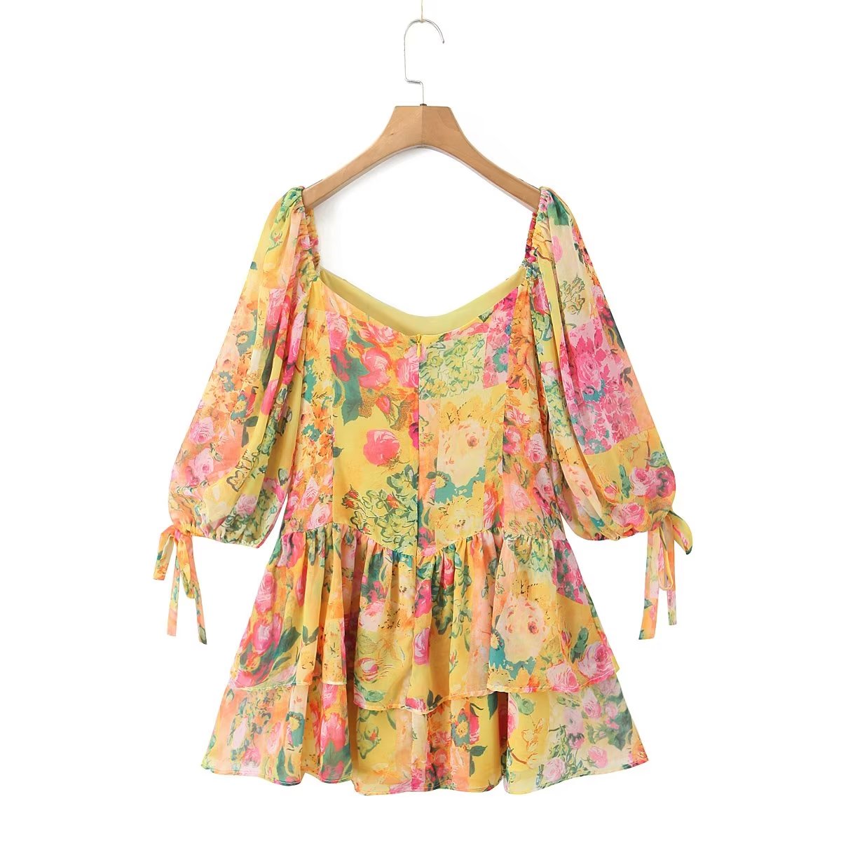 Robe à lacets à épaules dénudées Robe de vacances en bord de mer à fleurs assorties à la couleur des oreilles en bois de la minorité française