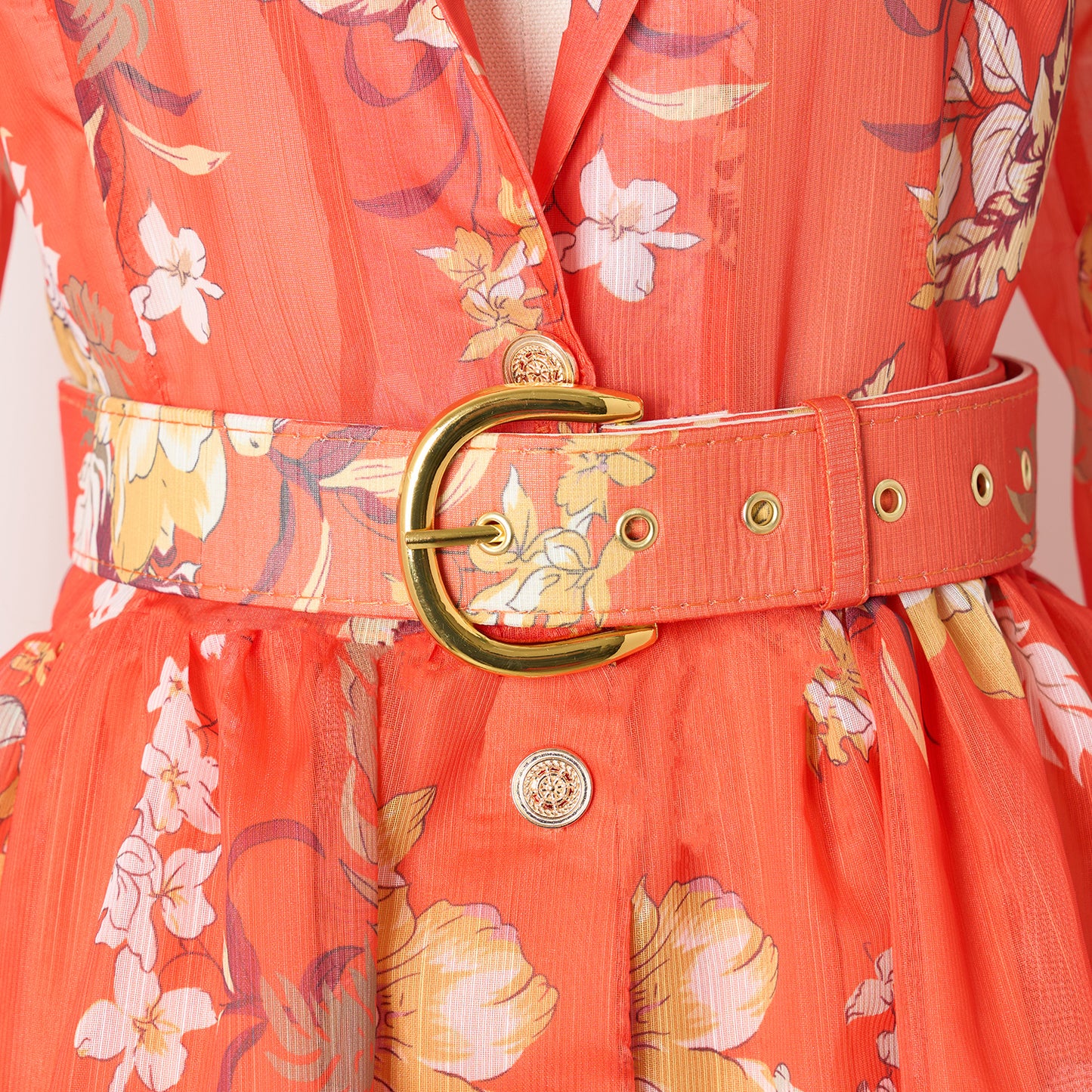 Robe imprimée orange en dentelle à manches longues et col de robe avec ceinture