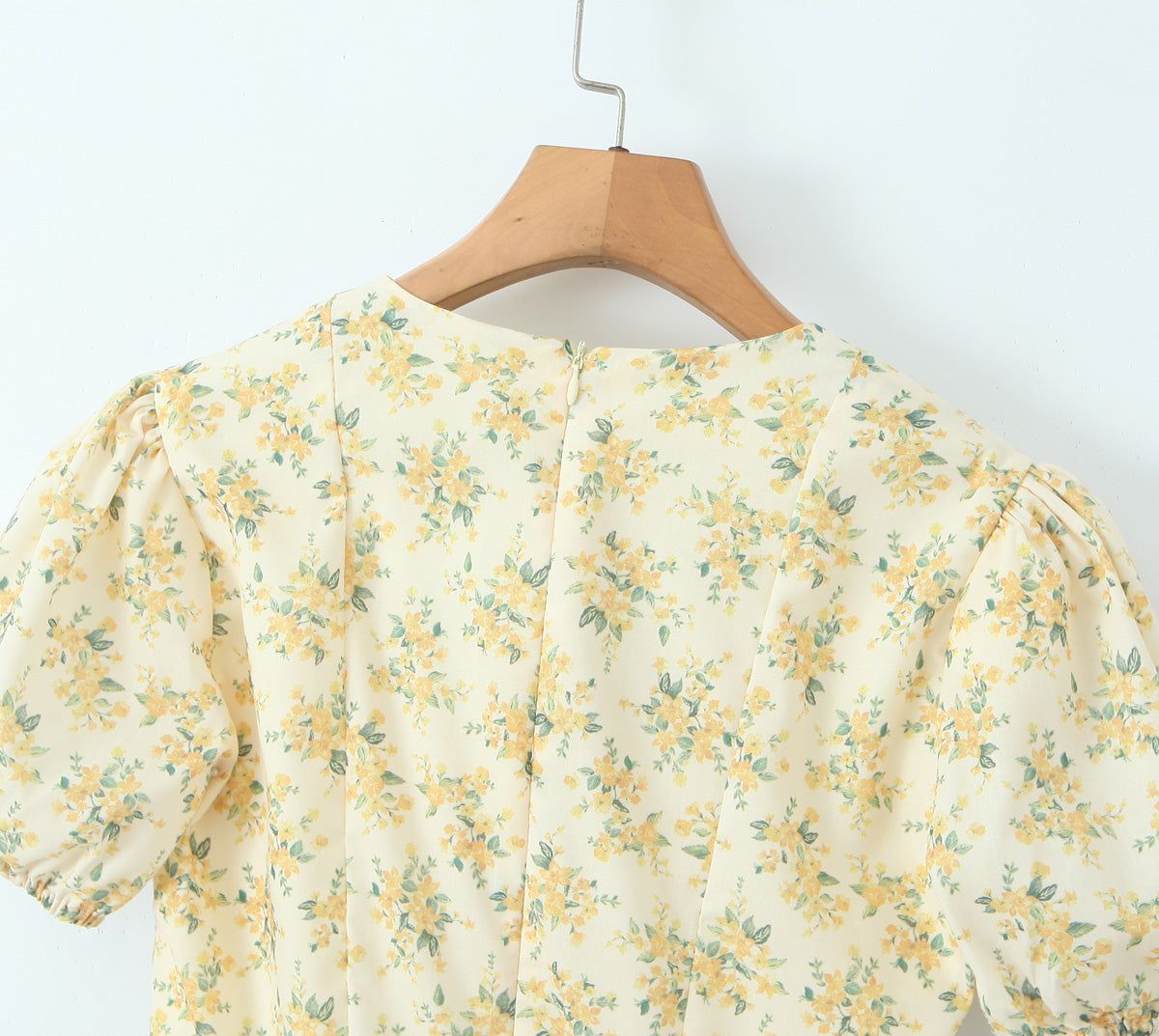 Robe d'été jaune douce à col en V et manches bouffantes pour femme, coupe A amincissante, taille basse