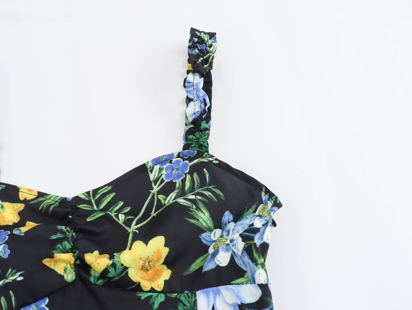 Vestido con tirantes y falda midi suelta con estampado floral para mujer