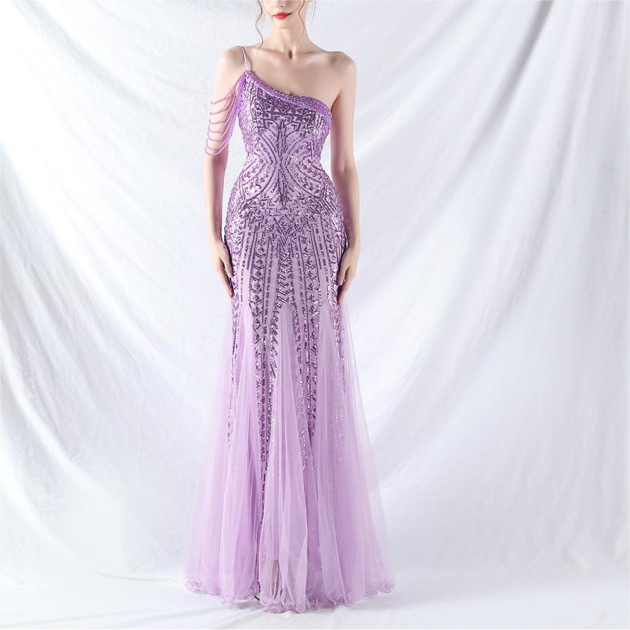 Robe artisanale avec positionnement de perles, motif floral, couture en paillettes, maille, robe de soirée haut de gamme