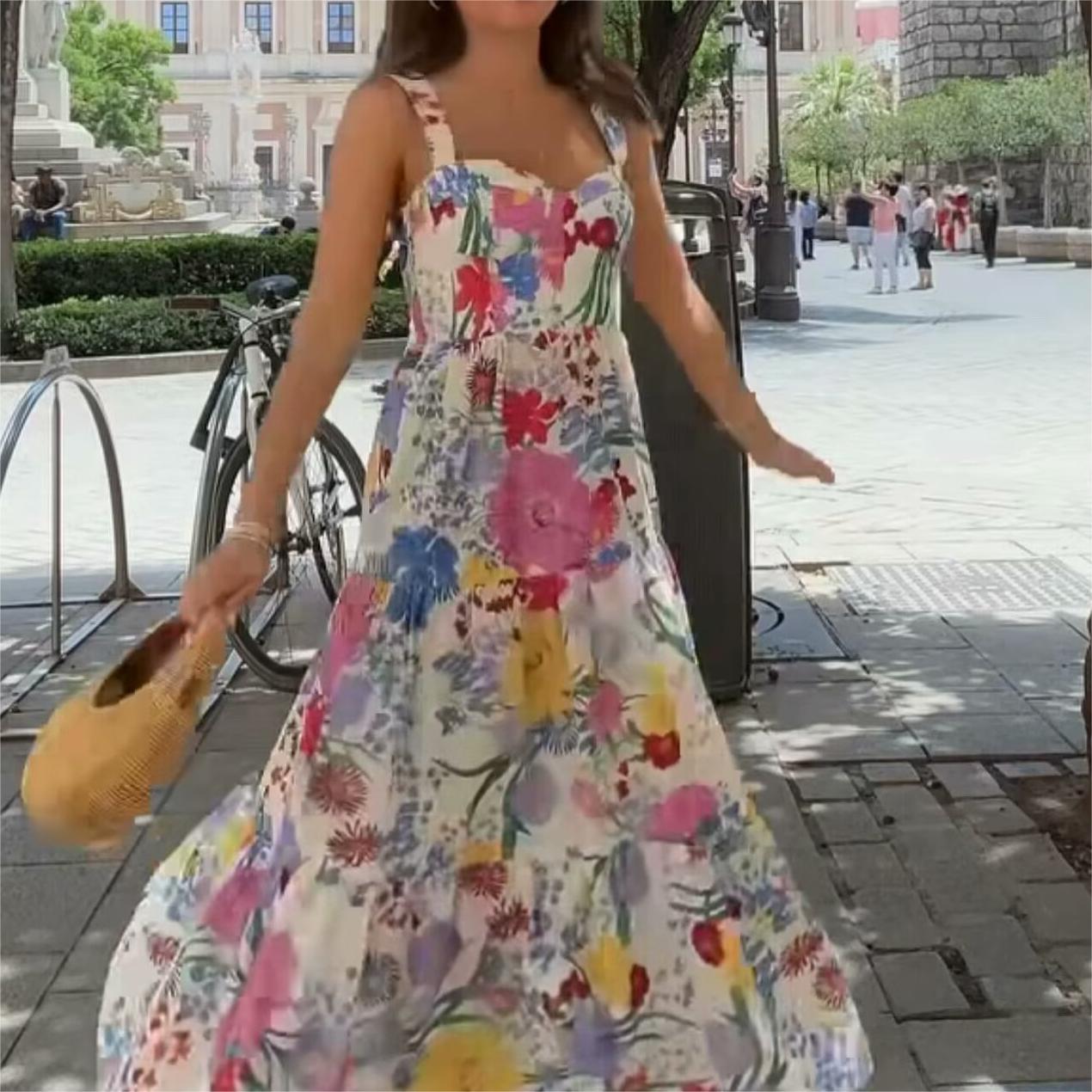 Vestido ajustado con tirantes y estampado floral para mujer