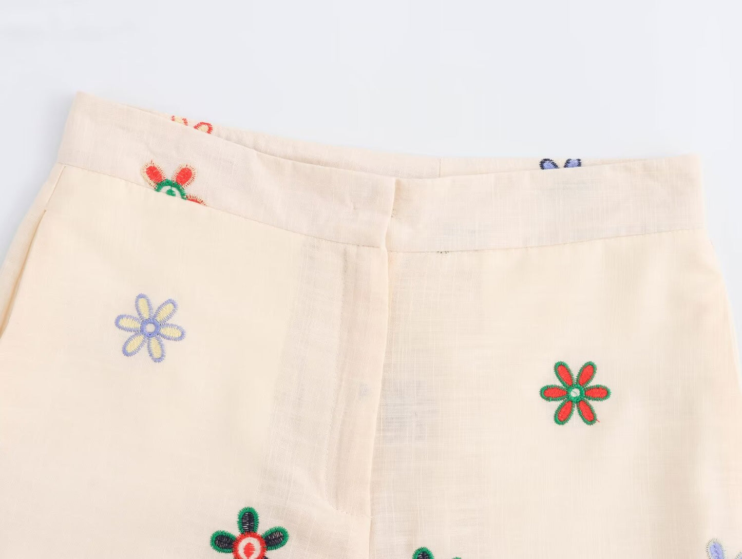 Conjunto de pantalones de pierna recta con camisa bordada con flores para mujer