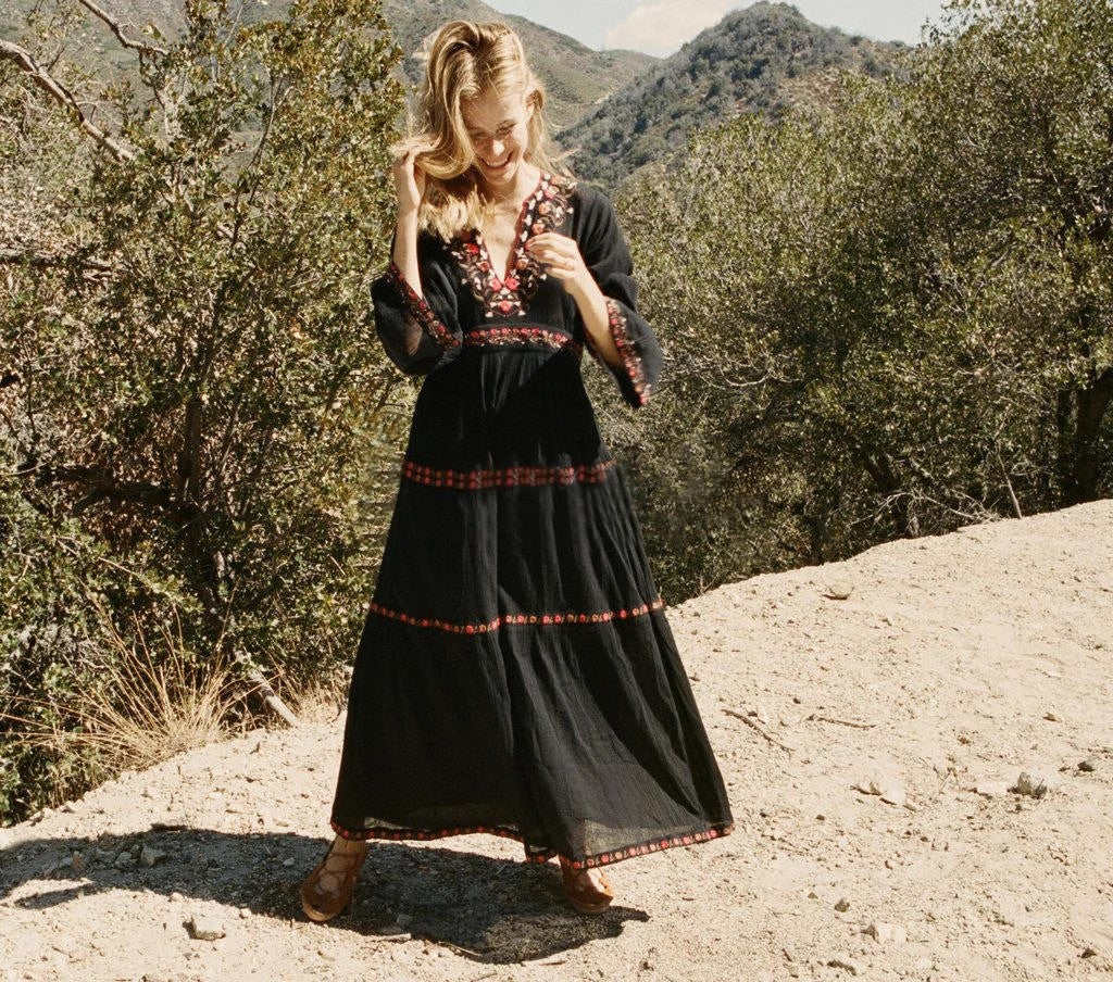 Vestido de mujer de talle alto con bordado floral Vestido acampanado