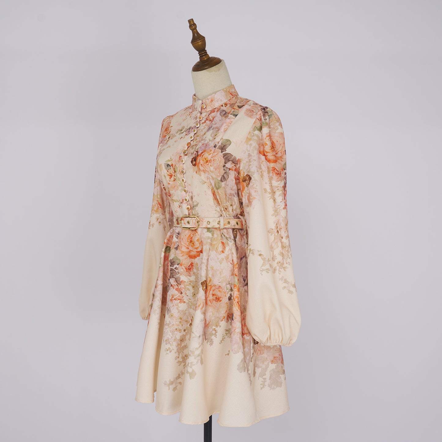 Robe courte à manches lanternes et boucle fleurie d'automne