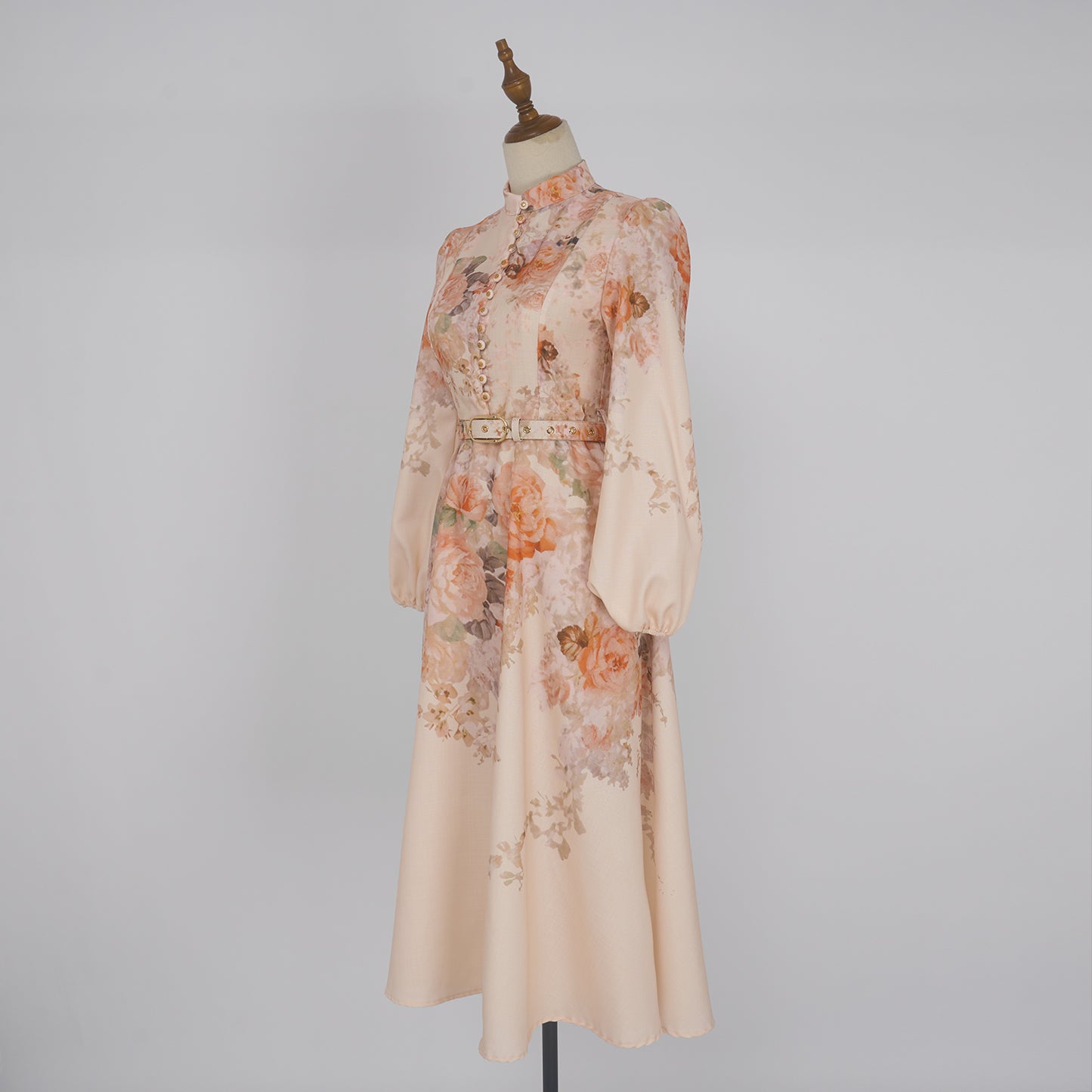 Robe longue d'automne à col montant et manches lanternes avec boucle