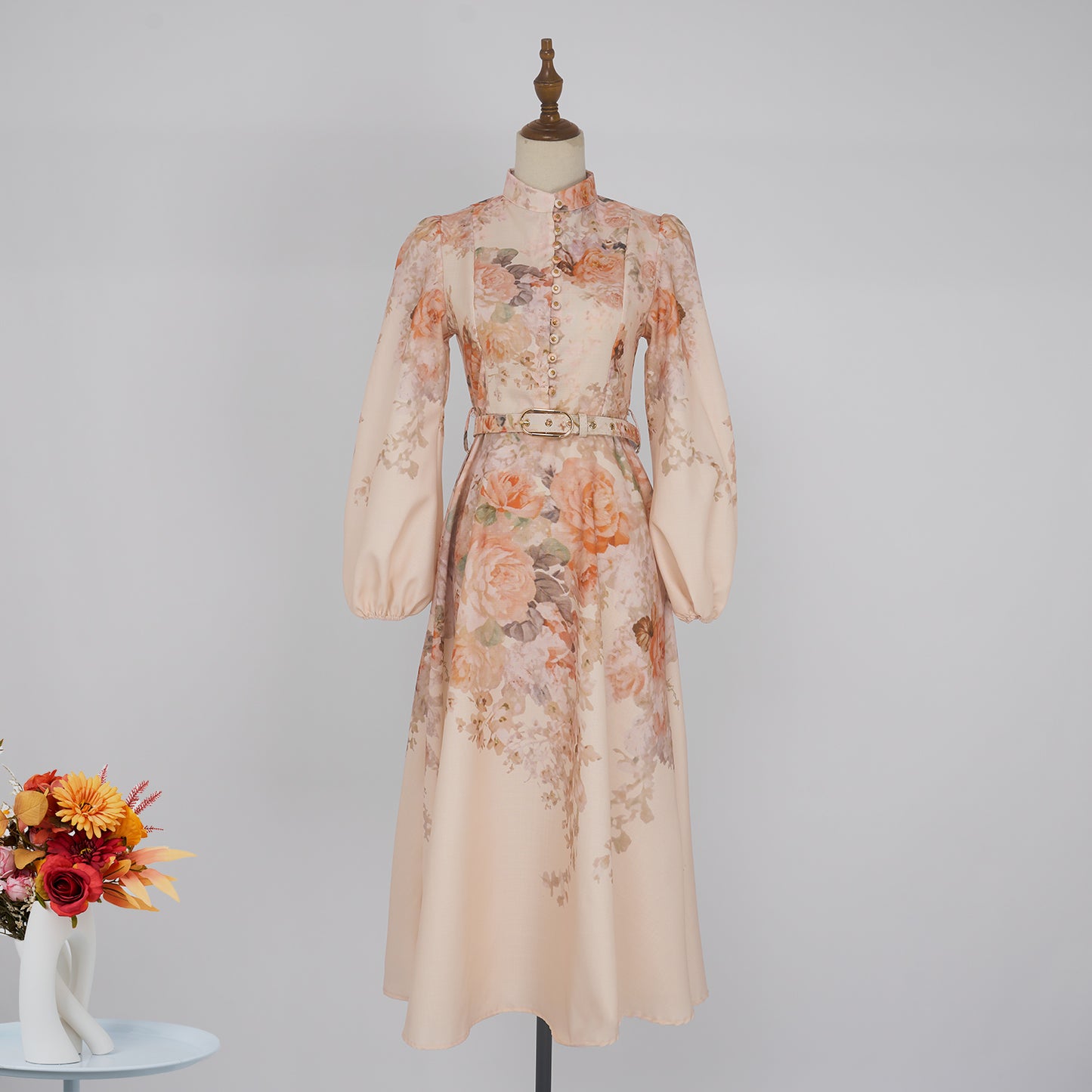 Robe longue d'automne à col montant et manches lanternes avec boucle