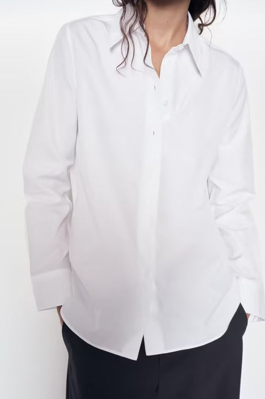 Camisa de popelina con textura blanca y flores decorativas de manga larga para otoño