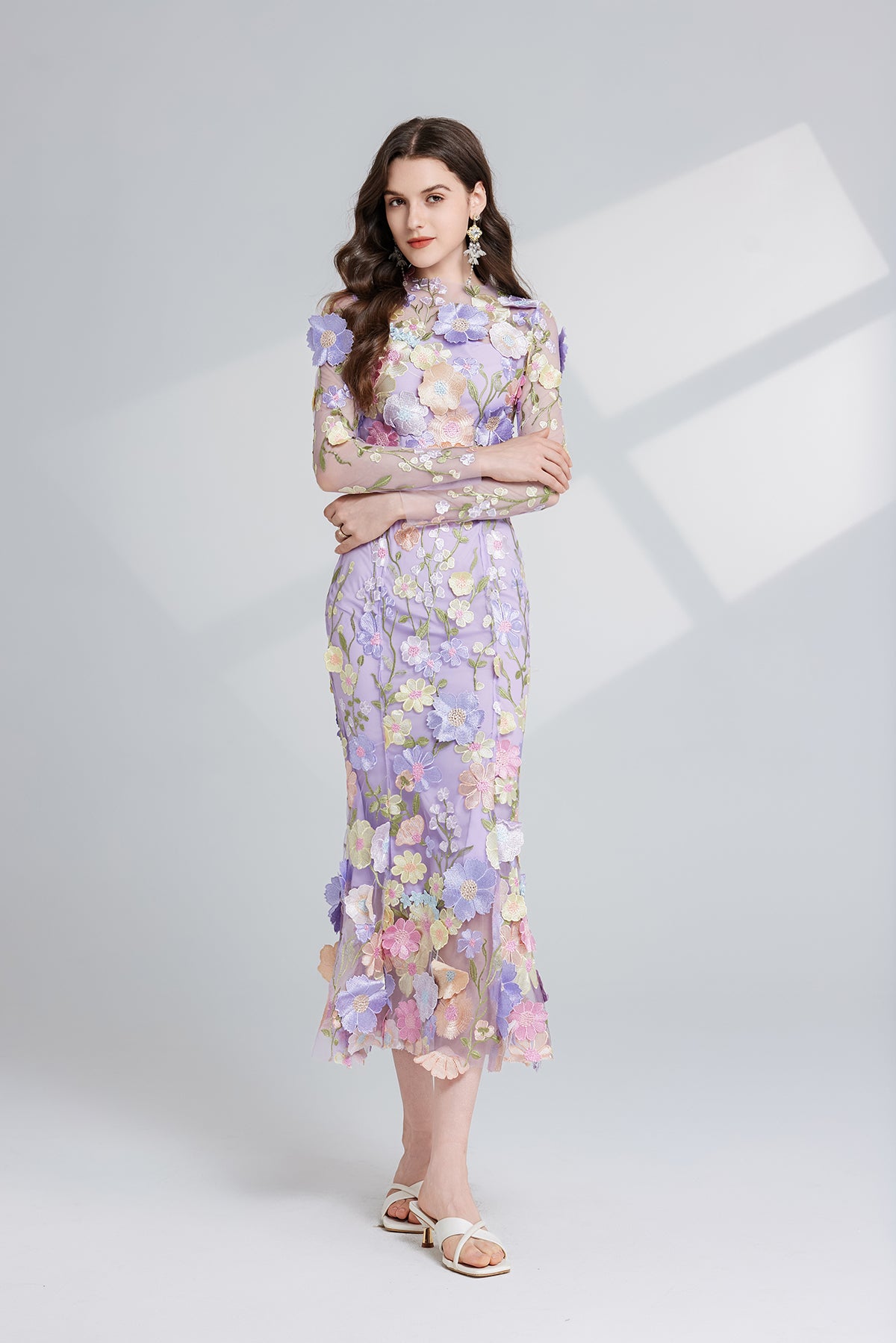 Robe longue à manches longues avec broderie de fleurs tridimensionnelles pour le printemps et l'automne