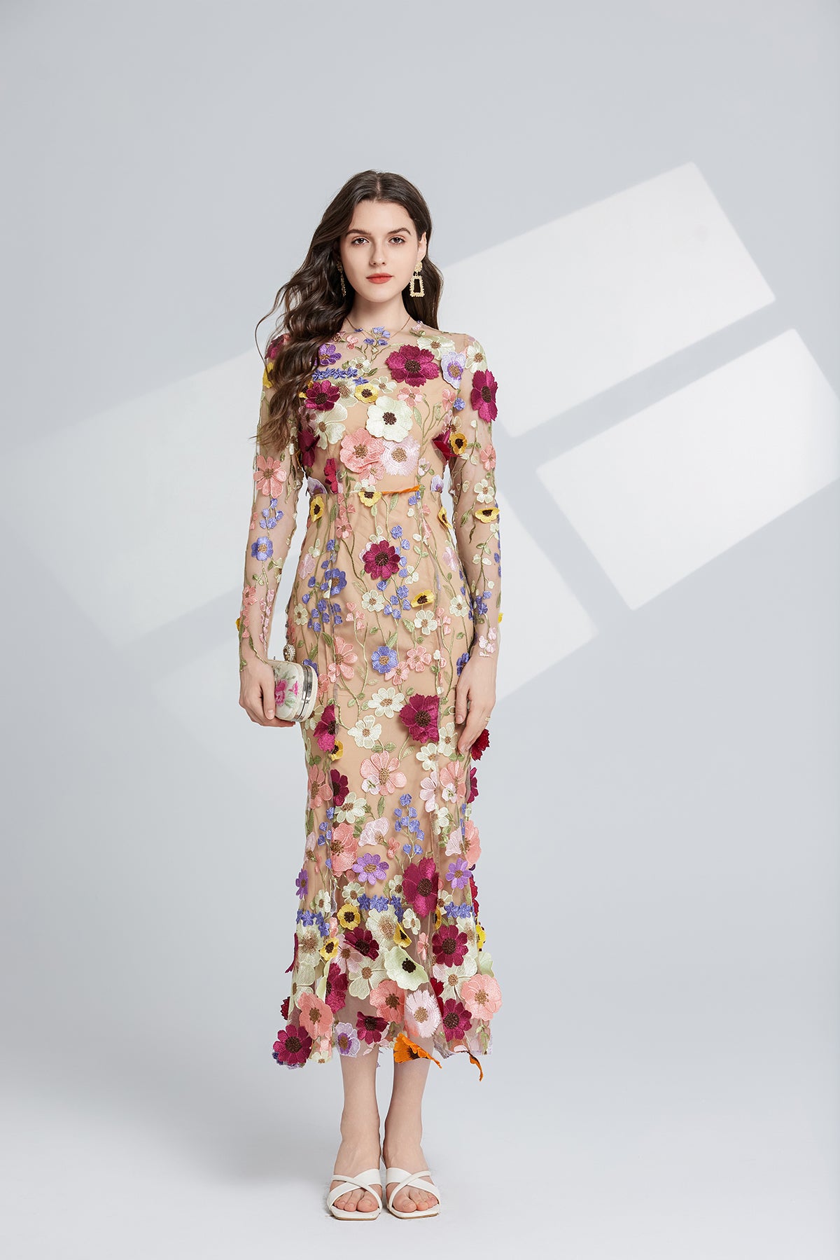 Robe longue à manches longues avec broderie de fleurs tridimensionnelles pour le printemps et l'automne