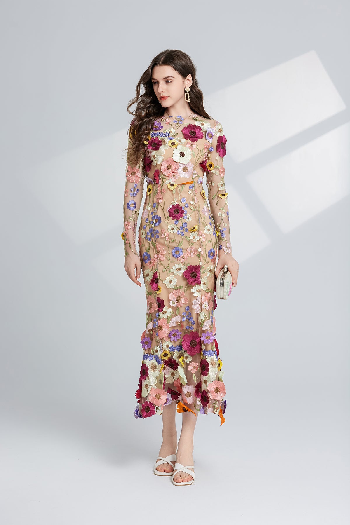 Robe longue à manches longues avec broderie de fleurs tridimensionnelles pour le printemps et l'automne