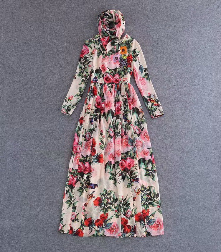 Vestido de gasa con estampado de rosas y lentejuelas