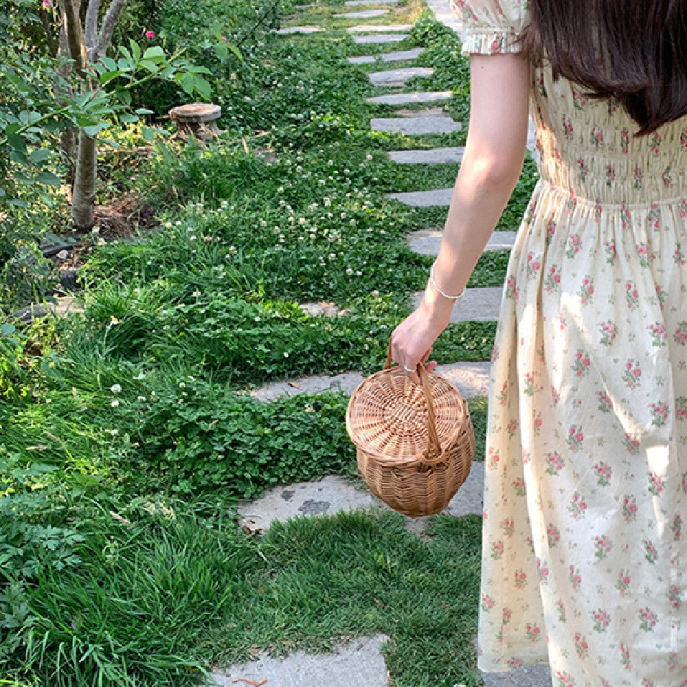 Vestido floral vintage con cuello cuadrado