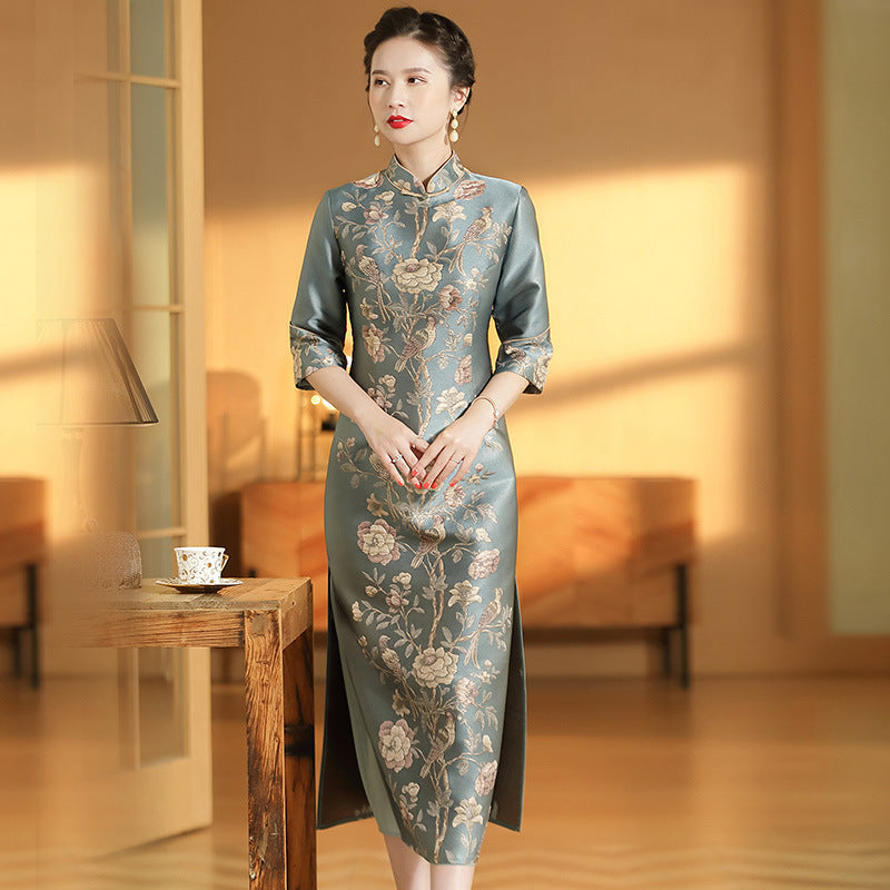 Robe Cheongsam améliorée à fleurs et oiseaux en jacquard