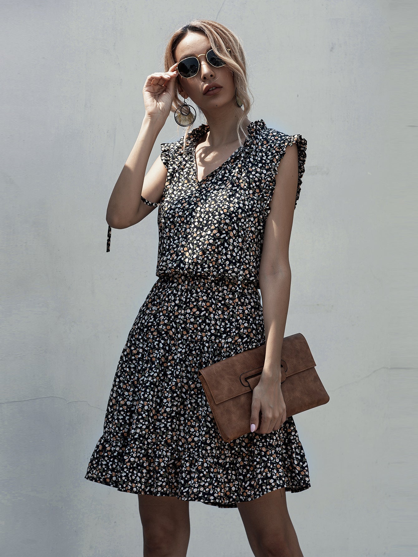 V-neck ruffled sleeveless floral dress