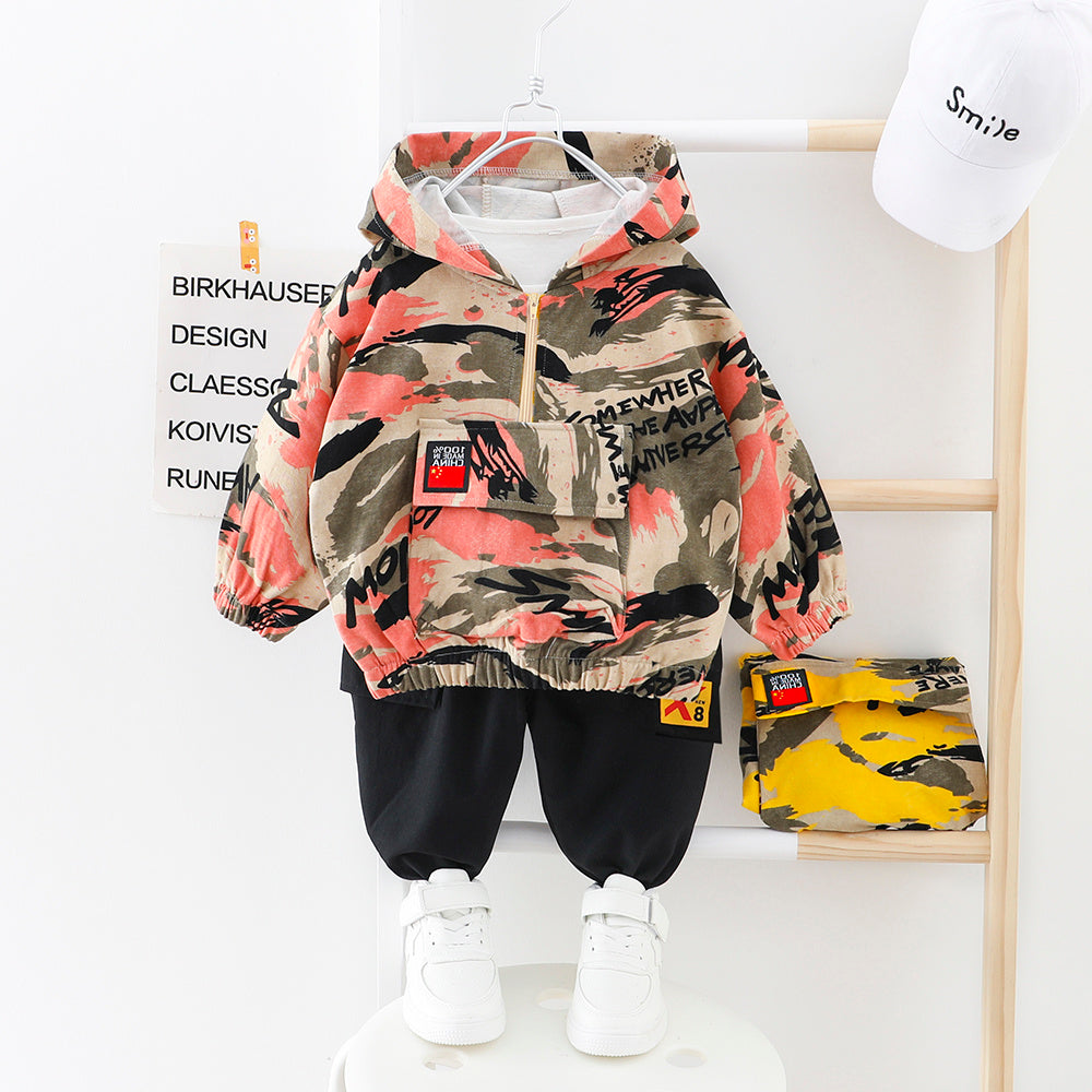 Ropa infantil de camuflaje casual salvaje.