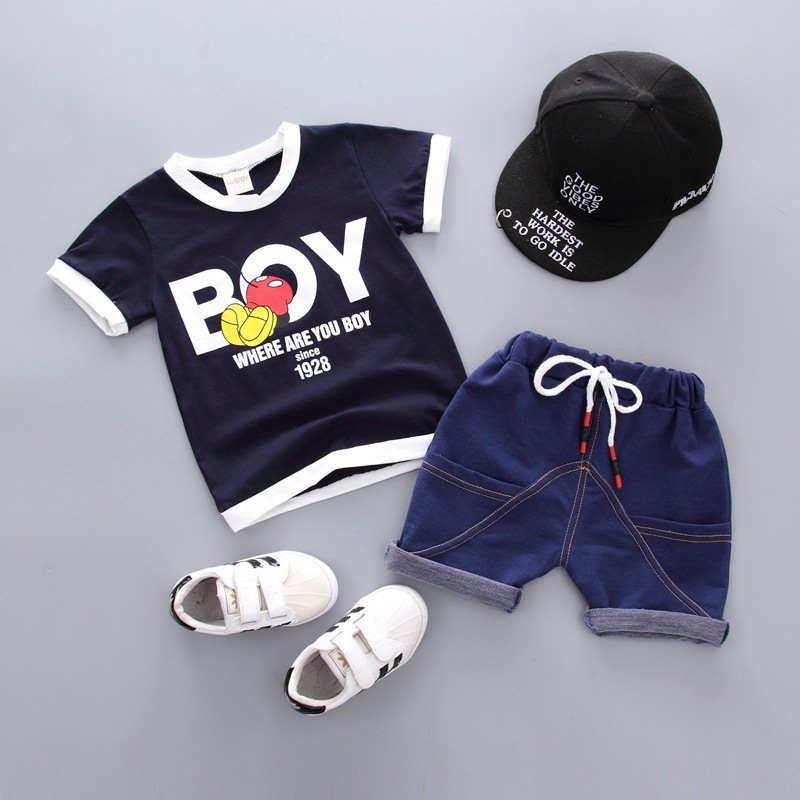 Boys' Two-Piece Suit With Short Sleeves And Belted Jeans