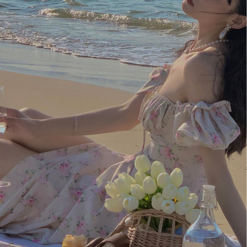 Robe florale rétro française à manches bouffantes