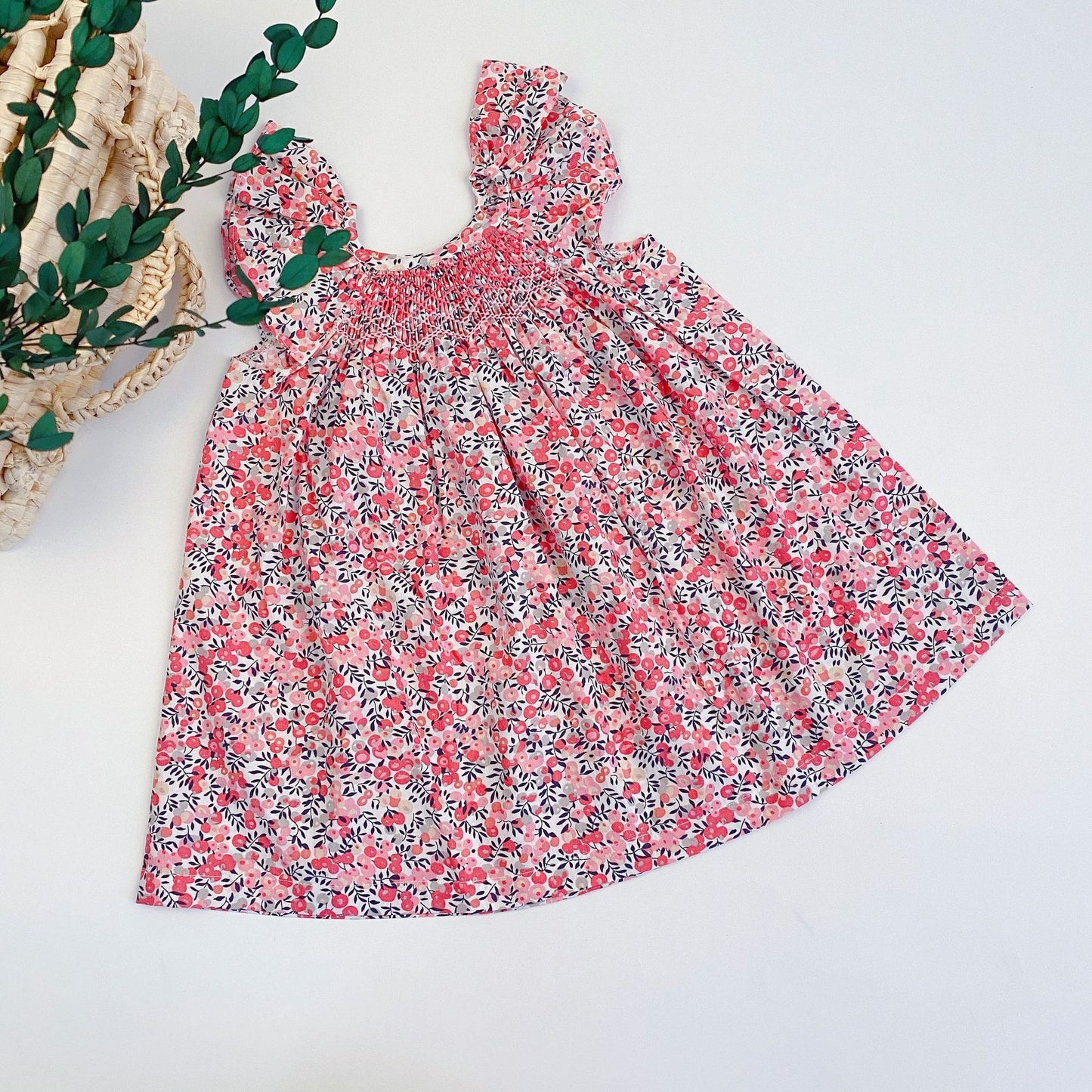 Robe fleurie cerise tendance pour enfants