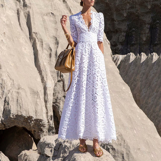 Vestido con vuelo grande de color sólido francés hueco con flores y gancho en la cintura con cuello en V