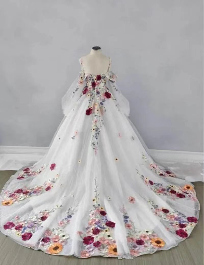 Robe de banquet en fil de bienvenue à fleurs exquises