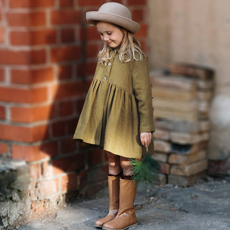 Un long trench-coat pour bébé fille