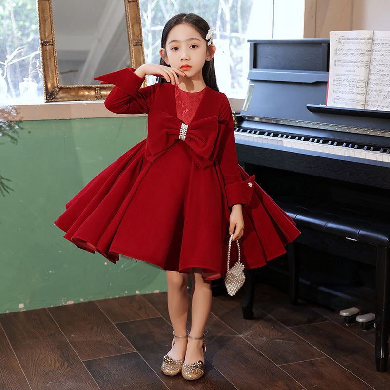 Vestidos para niñas para mostrar interpretación de piano.