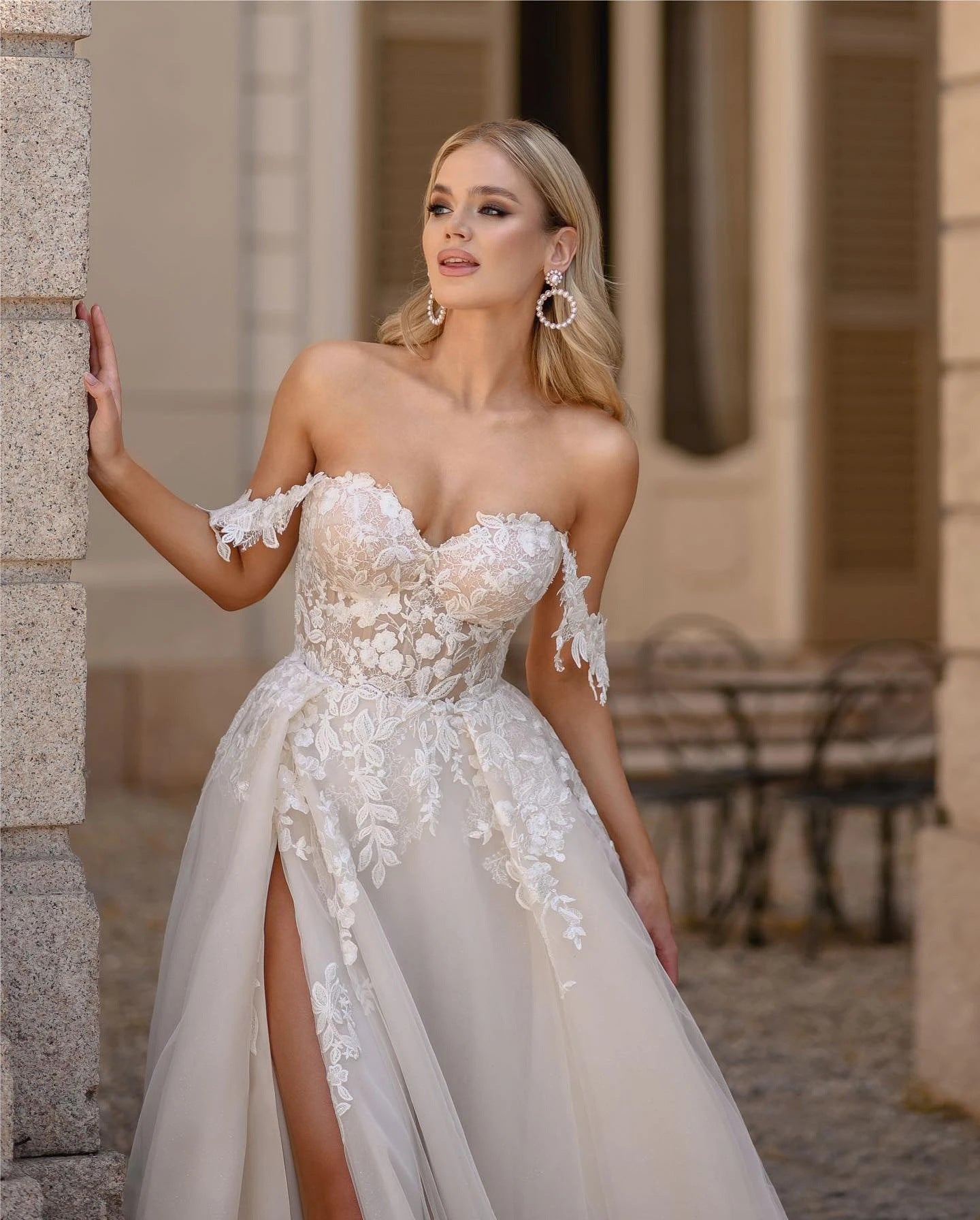 Robe de mariée en dentelle blanche traînante en queue de poisson exquise