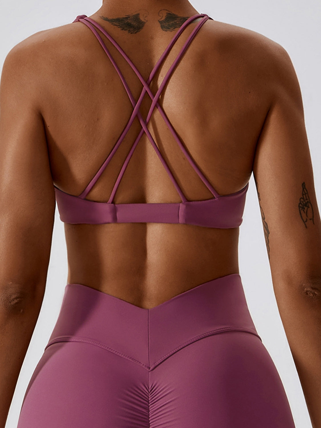 Soutien-gorge de sport torsadé sans manches à col en V et yoga