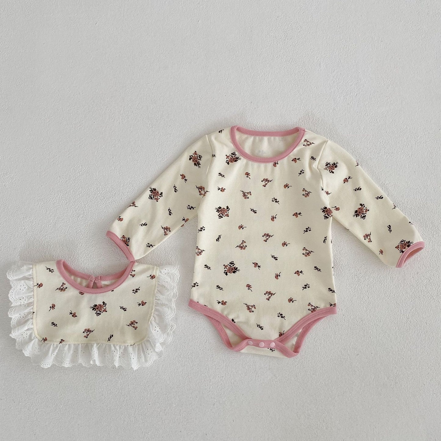 Conjunto de toalla de agua con escote de encaje y ropa floral para bebé niña