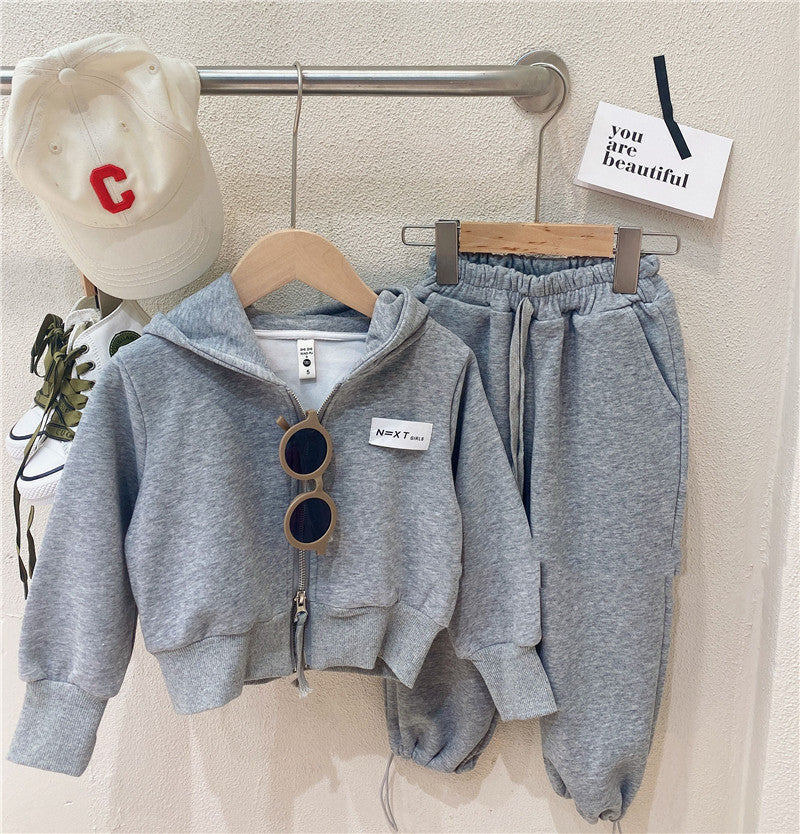 Deux sweats à capuche de sport et de loisirs parent-enfant