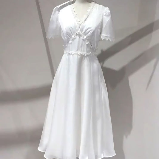 Robe blanche en maille à fleurs et paillettes tridimensionnelles pour femmes