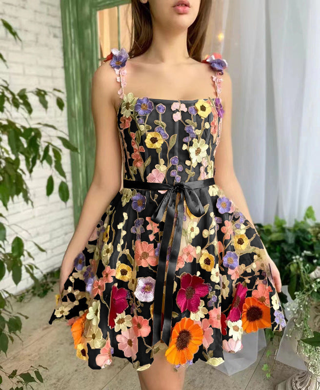 Vestido tubo con bordado de flores tridimensionales