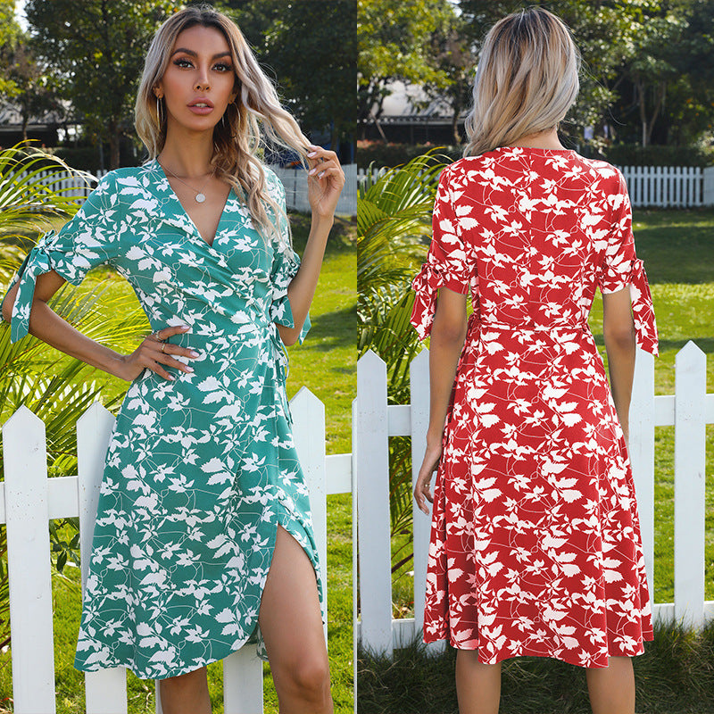 Robe florale à manches courtes et nœud irrégulier