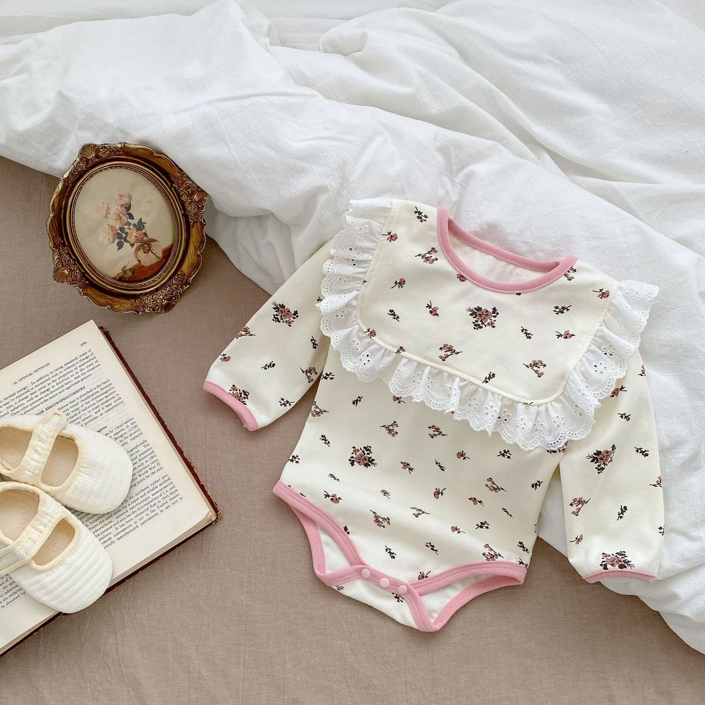 Ensemble de serviettes d'eau à encolure en dentelle pour vêtements floraux pour bébé fille