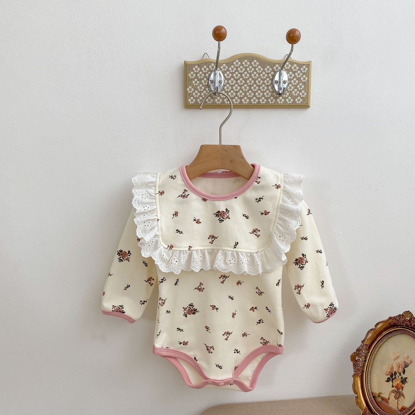 Conjunto de toalla de agua con escote de encaje y ropa floral para bebé niña