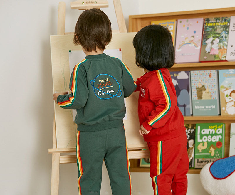 Costume de loisirs pour enfants de sport simple à la mode