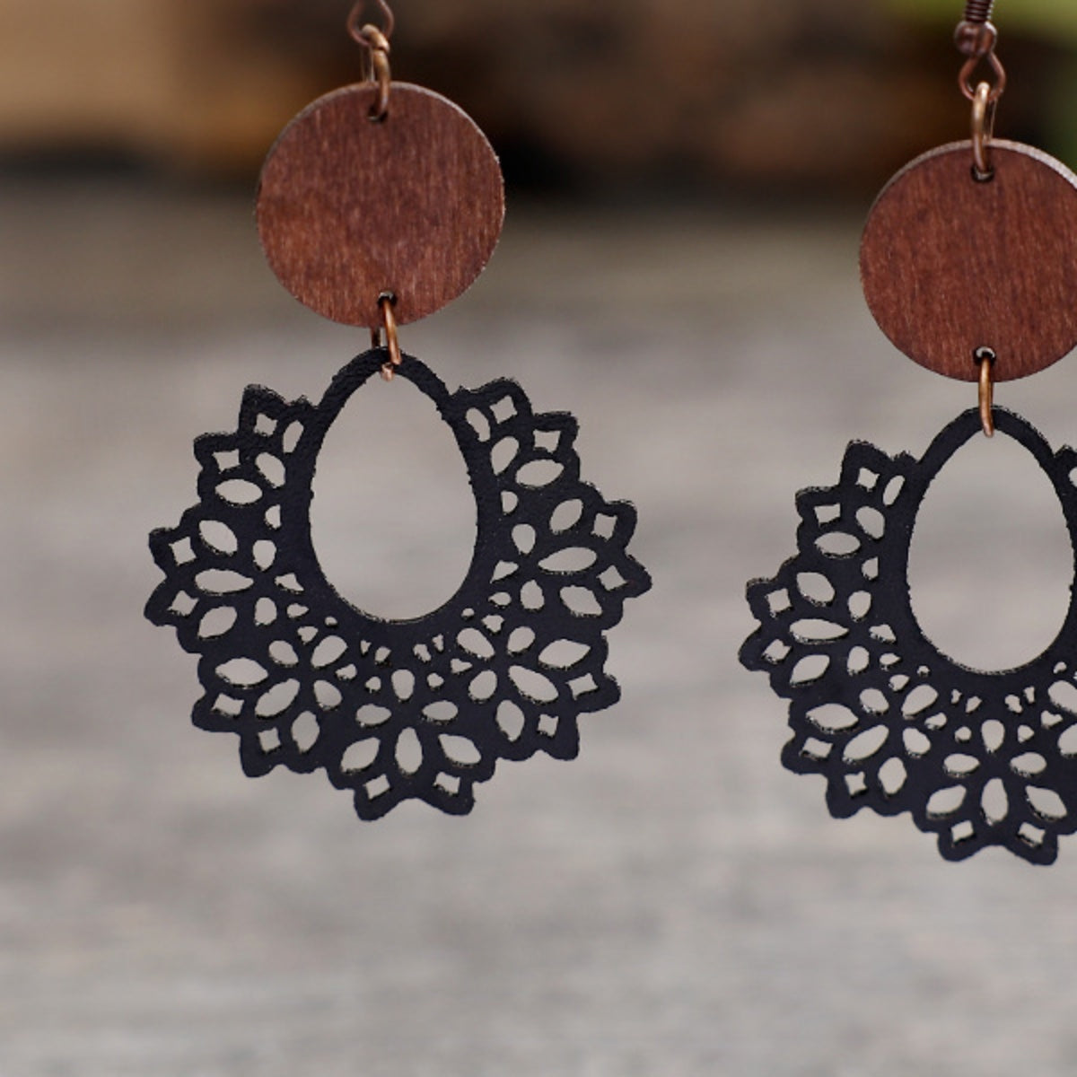 Boucles d'oreilles pendantes à découpe géométrique