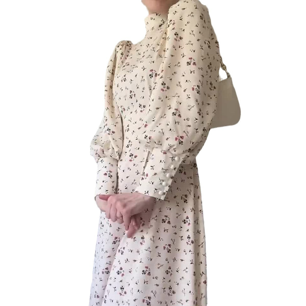 Robe douce et ample à manches longues et motif floral à lacets