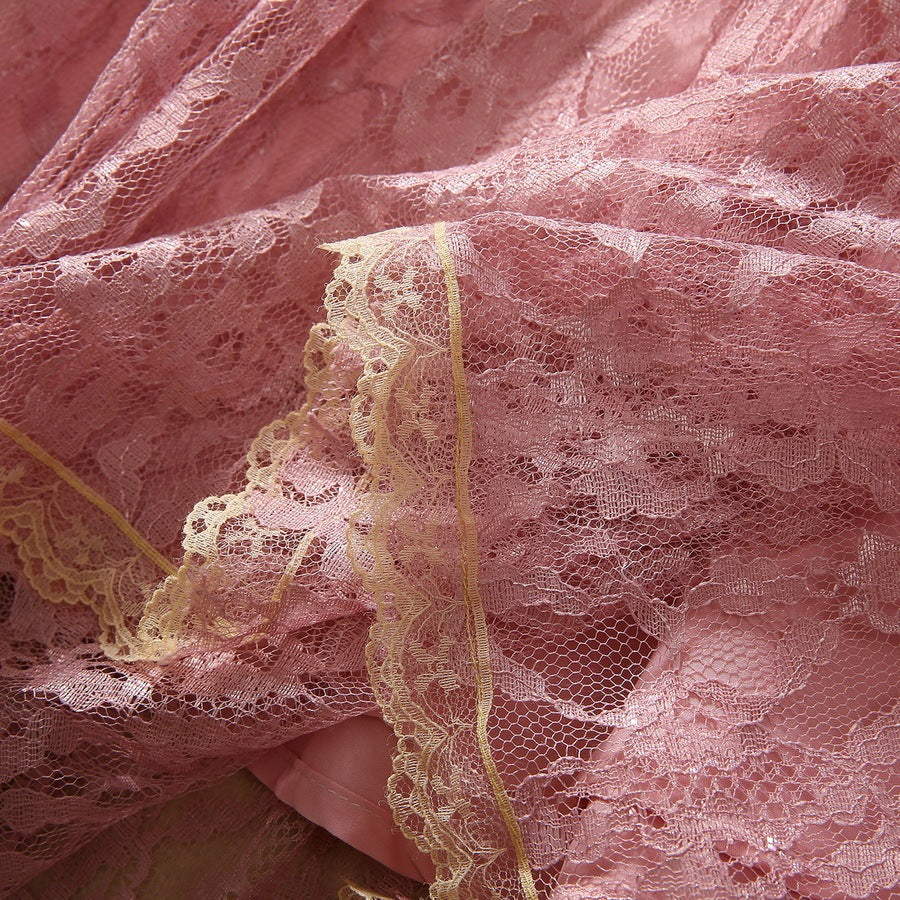 Robe en dentelle ondulée de couleur assortie à l'épaule feuille de lotus