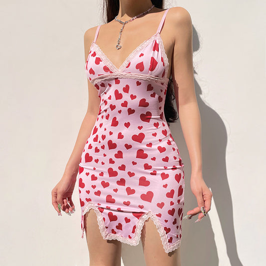 Vestido con tirantes y estampado de corazones de melocotón lindo que reduce la edad