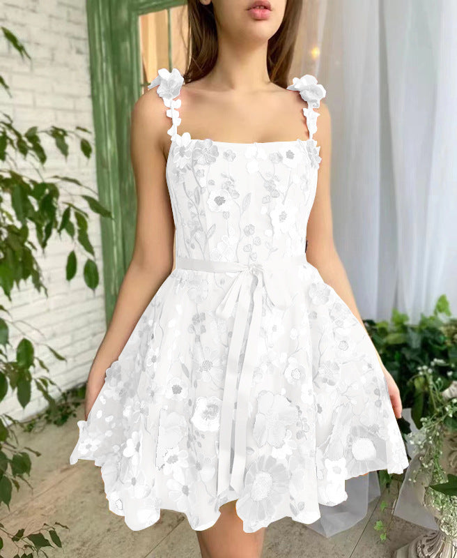 Vestido tubo con bordado de flores tridimensionales