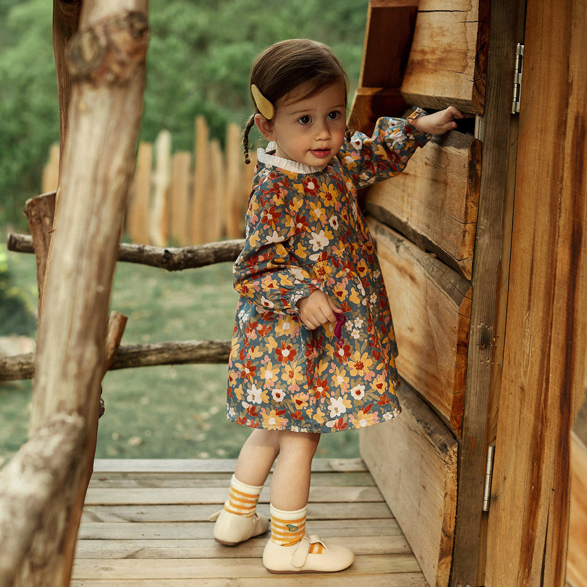 Robe de princesse vintage rembourrée en dentelle florale à manches longues et col mi-haut